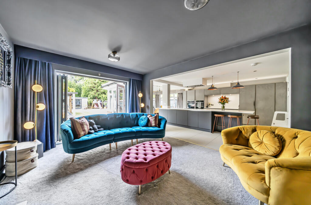 1315229-7-6883ba9...