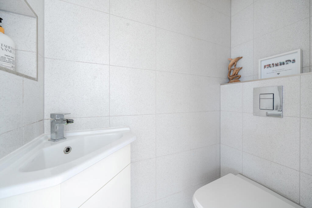 1312890-2-685a975...