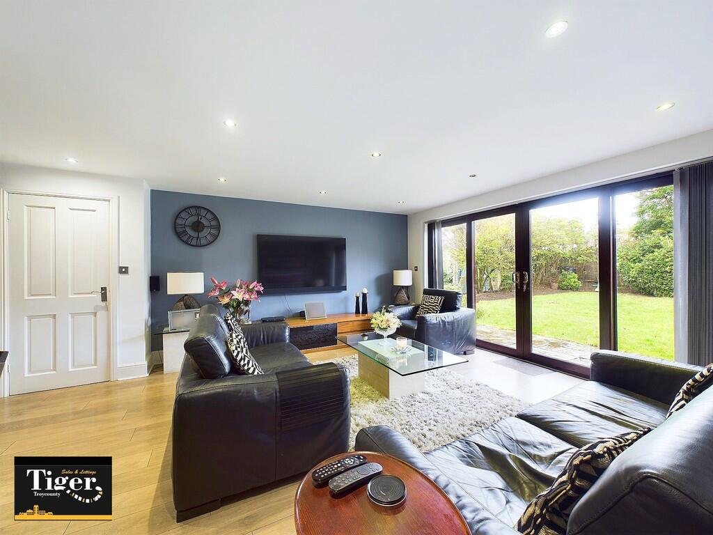 CAM02176G0-PR0484...