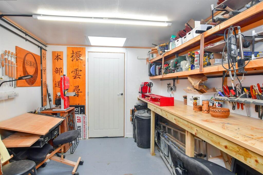 Garage/Workshop