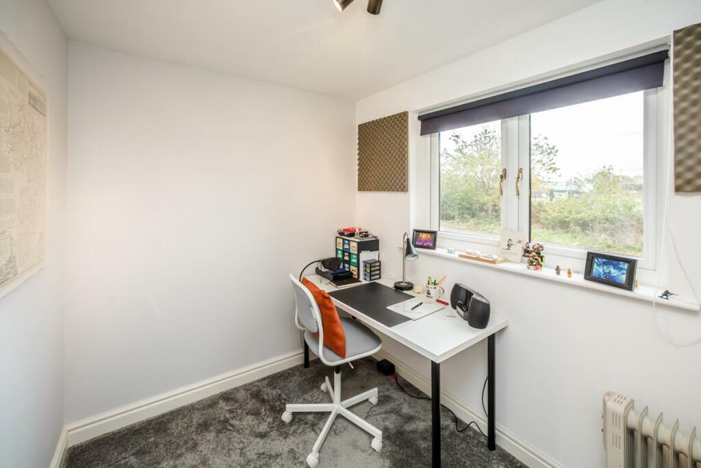 STUDY/DRESSING ROOM