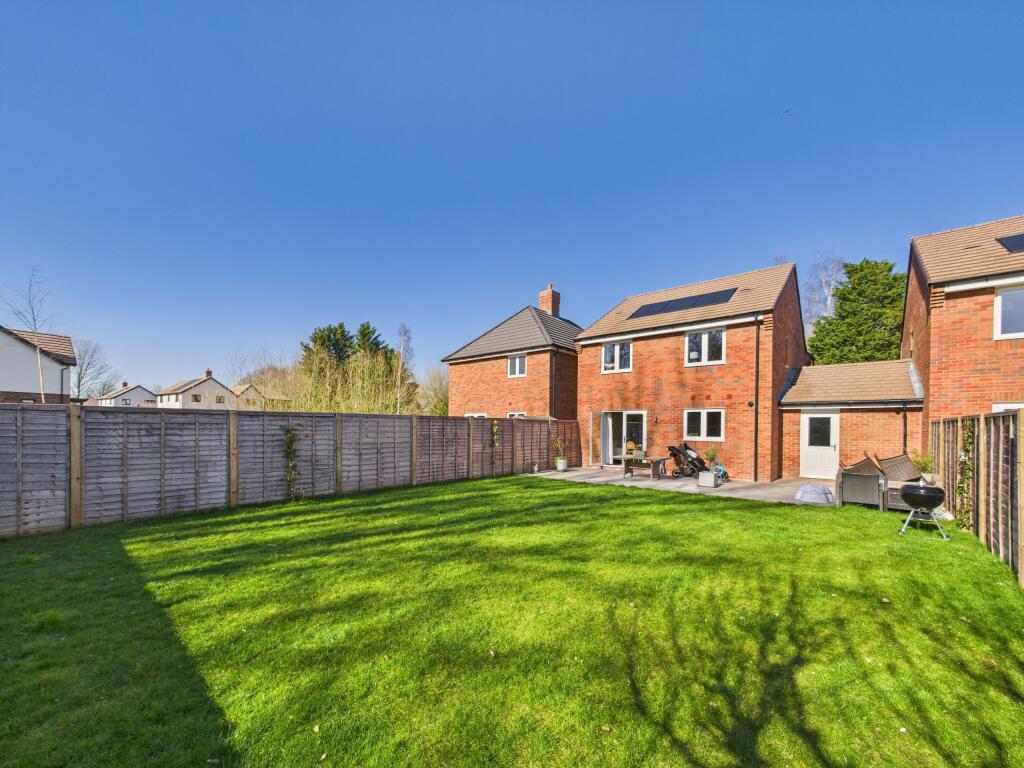 CAM01354G0-PR0458-STILL015