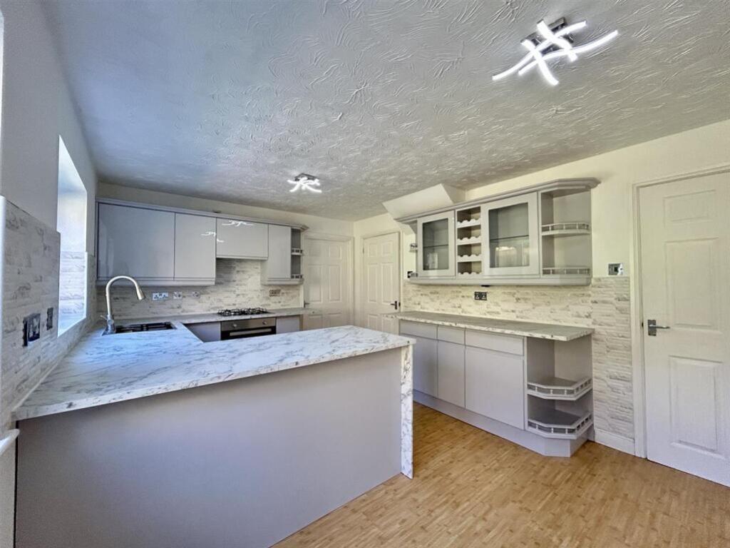 287765_33852696_IMG_02_0000