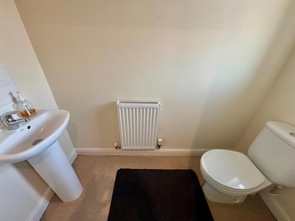 Guest Cloak Room/WC