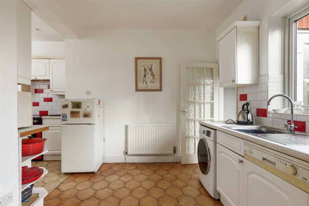 Larkshall Road, E4
