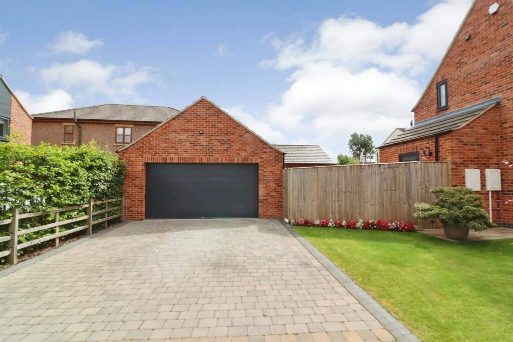 DOUBLE GARAGE