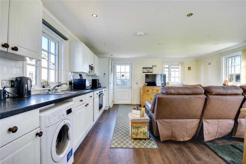 Kitchen/Living Area