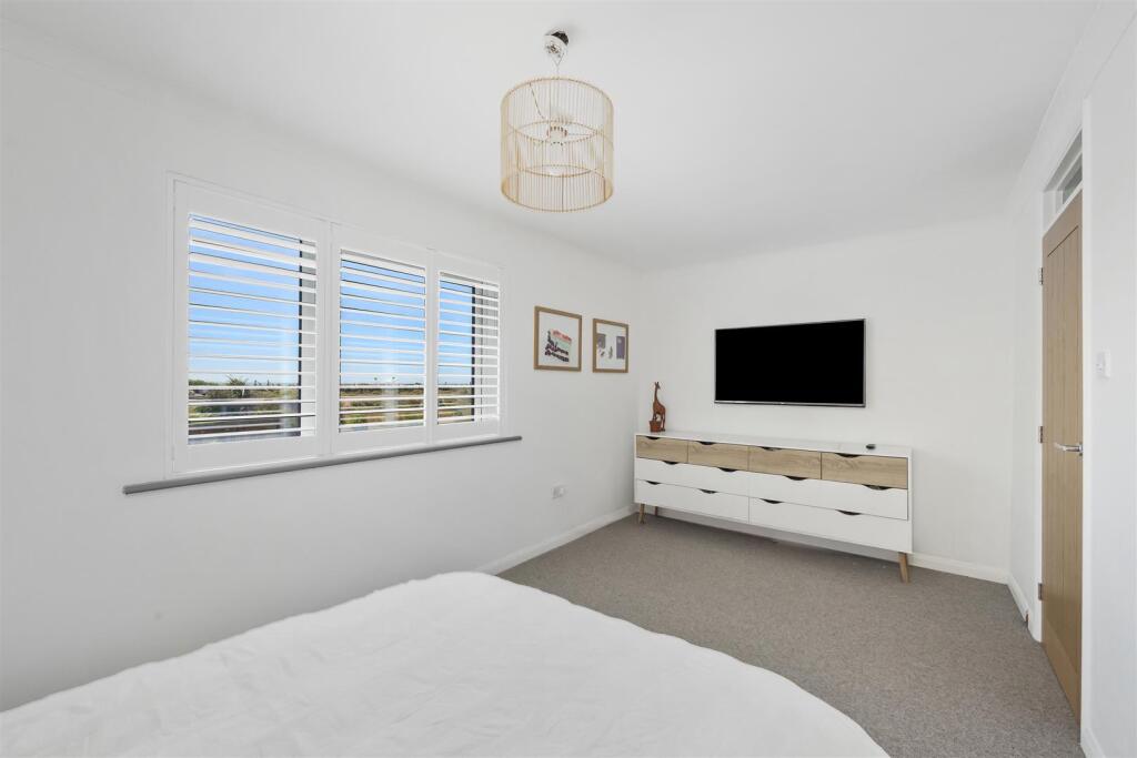 Brighton Road, Pebble View, 2-007.jpg