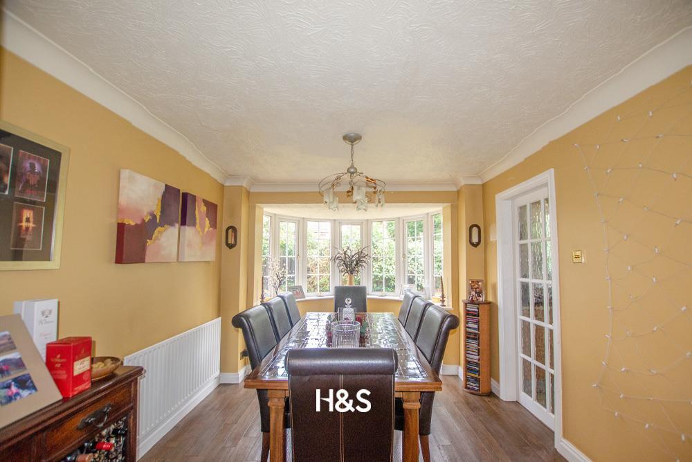 7 Boningale - Dining Area.jpg