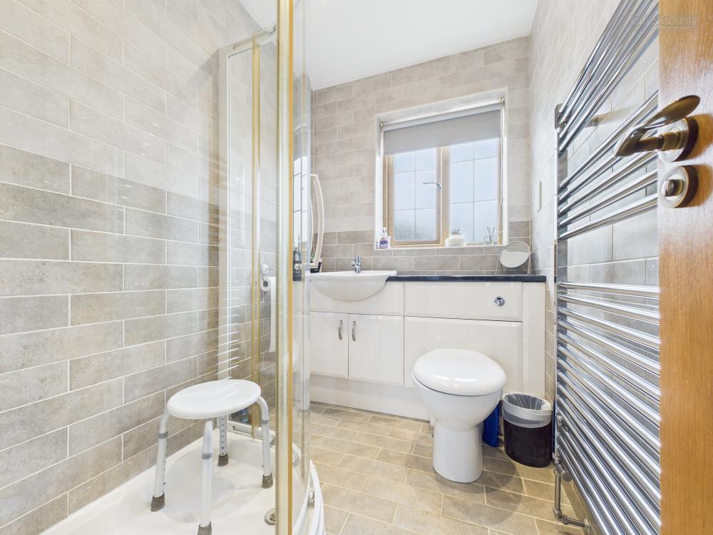 En-Suite To Master Bedroom