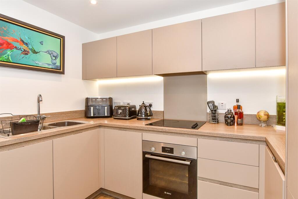 Kitchen/ Lounge/ Diner