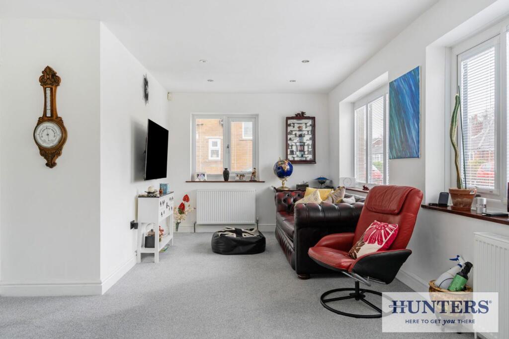 100593_1 Peasehill Close Rawdon (4) - Copy_low.jpg