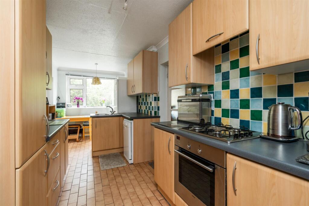 3 Redhouse Close_6.jpg