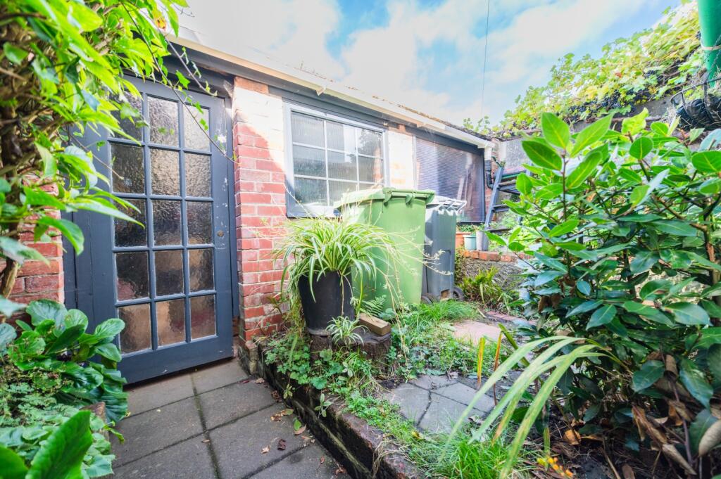 Call 02920 454555 to secure your viewing_28