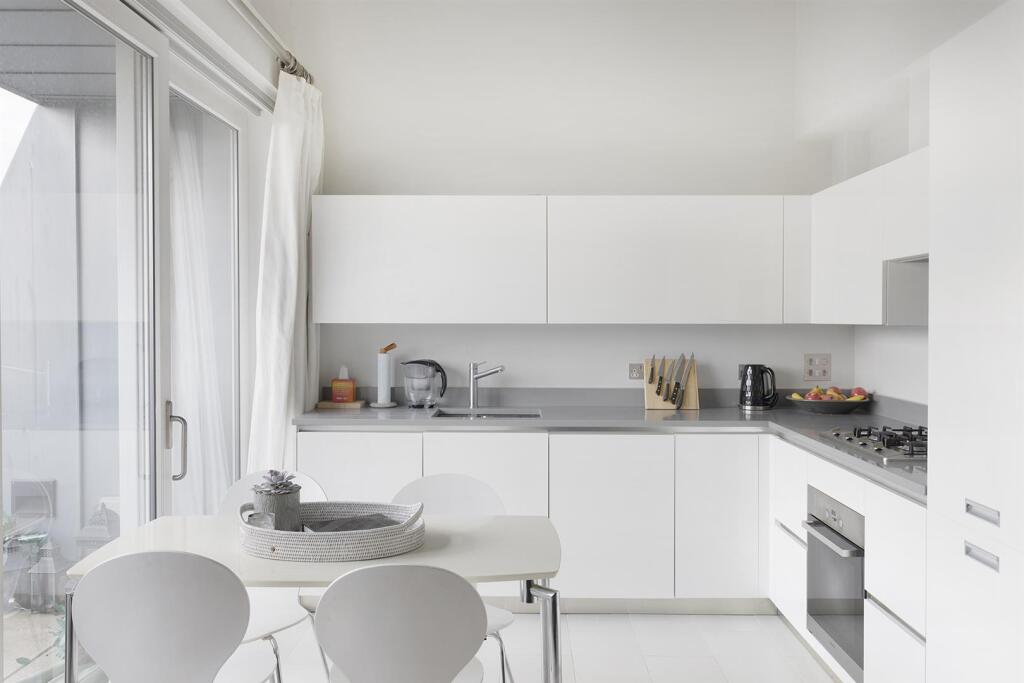 Flat 5, 30, Park Stree Borough Market, London Brid