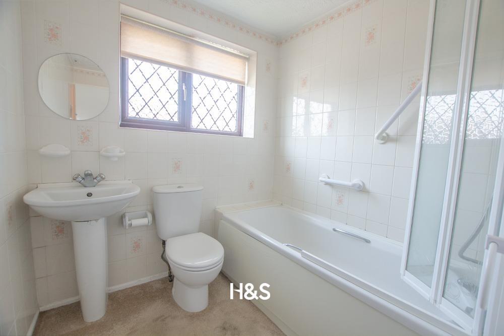 20 whitemoor drive - bathroom.jpg