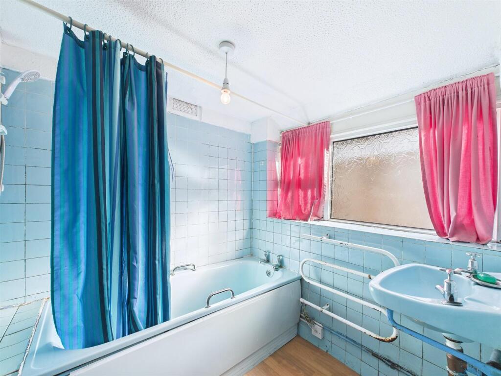 8 - Terraced House for Auction, Kingswood.jpg