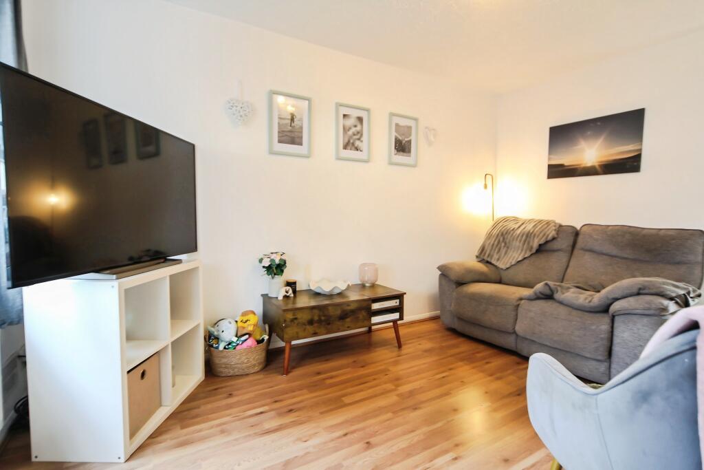 Bronte Close, Rugby, CV21