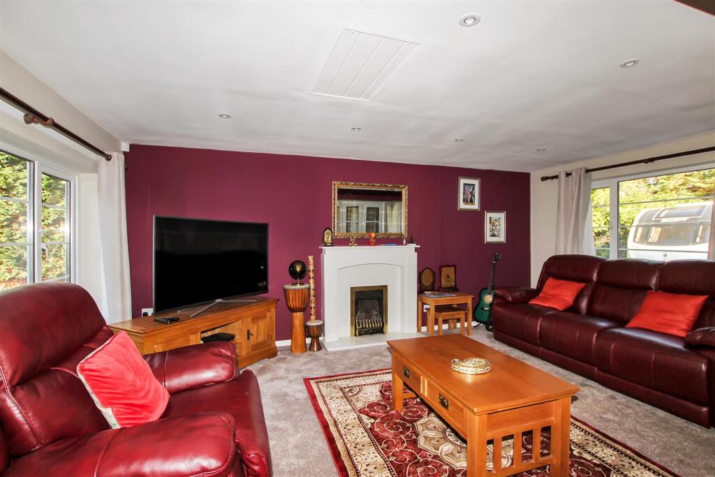 Living Room - f.JPG