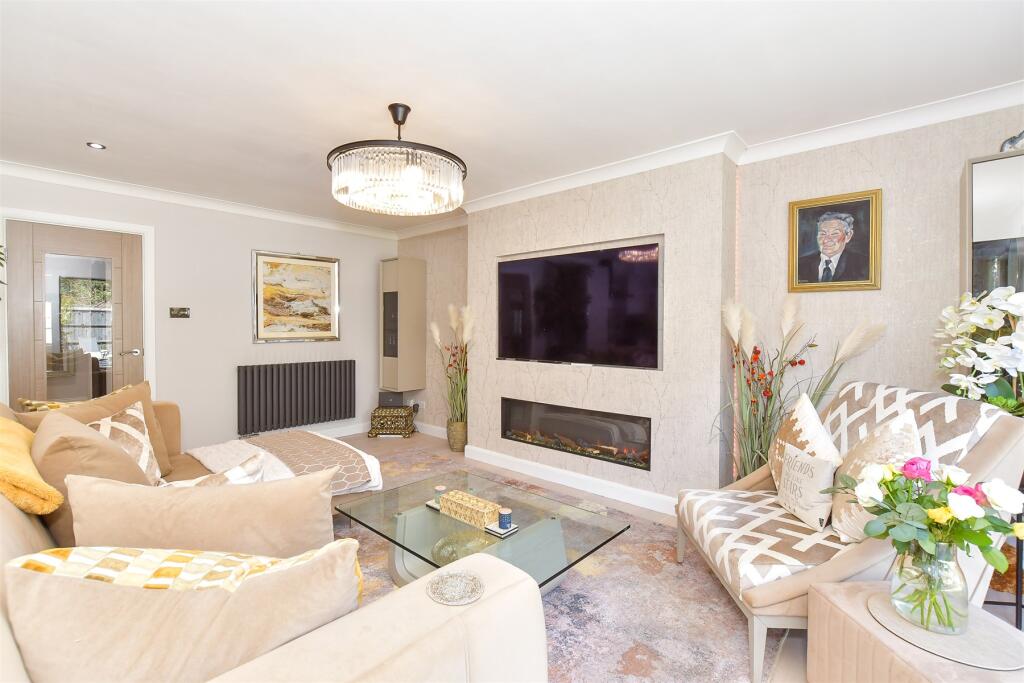 Lounge/Kitchen