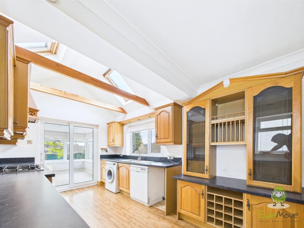 CAM01543G0-PR0128-STILL024