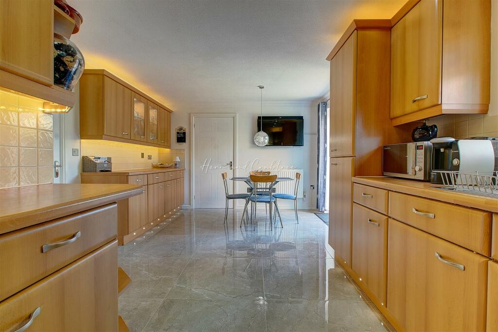 Ragnall Close, Thornhill, HernCrabtree (36).jpg