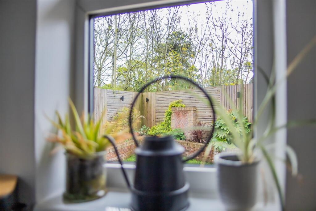 Ambleside Avenue 7-30.jpg