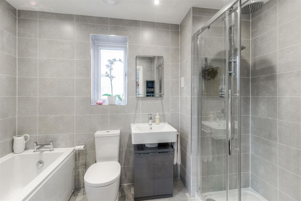 23 Priory Close