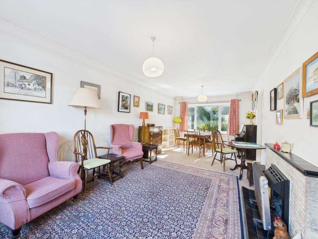 Lounge/Dining Room