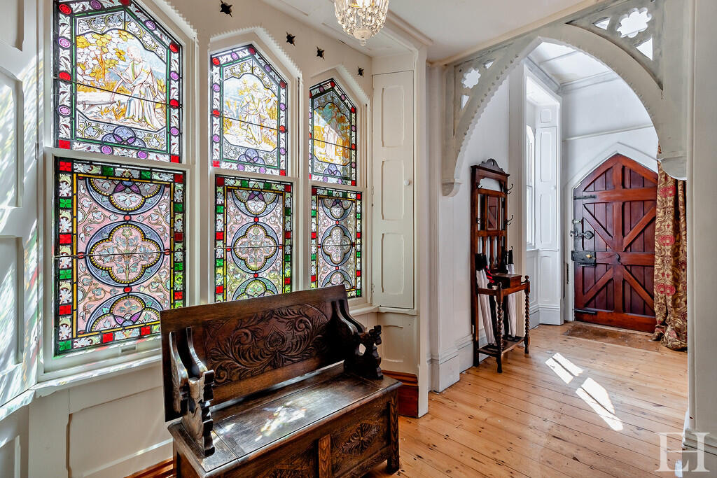 8635654-interiorW...