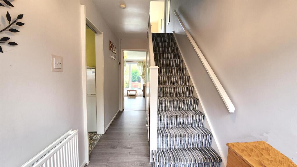 595 Crookesmoor Rd- hallway.jpg