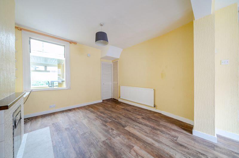 Through lounge angle 3