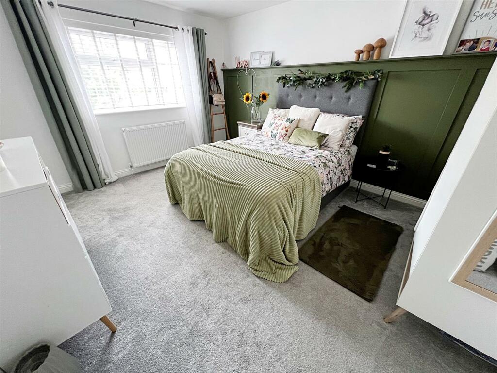 BEDROOM 2