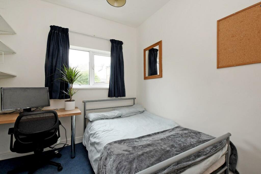 6 Burns Rd, bedroom 3.jpg