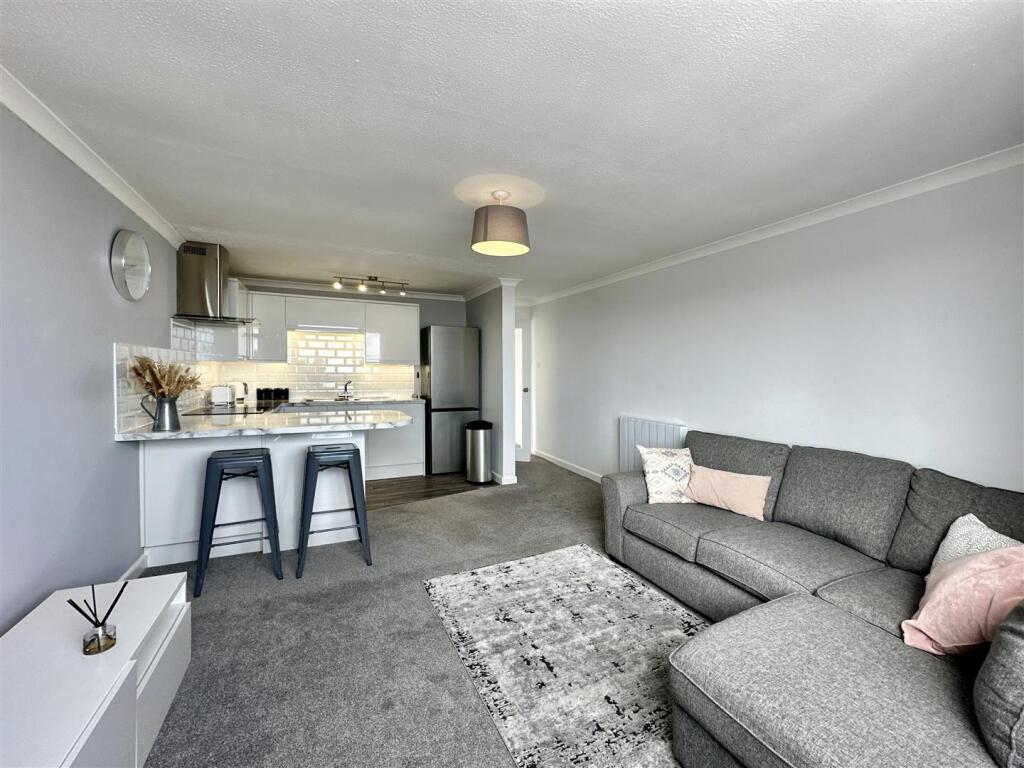 Lounge Kitchen.jpg