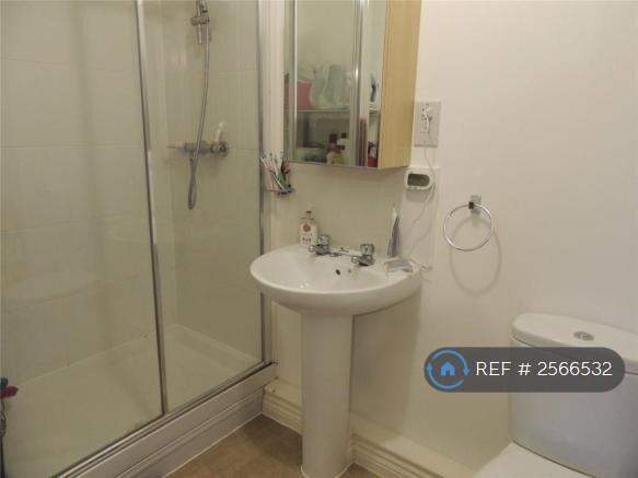 Ensuite Toilet/Shower