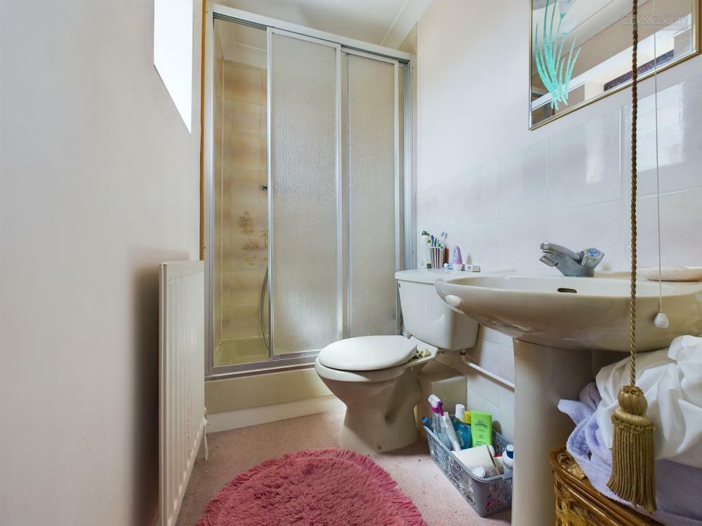 En-Suite To Master Bedroom