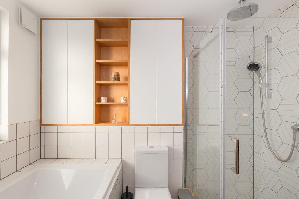 En-Suite to main bedroom