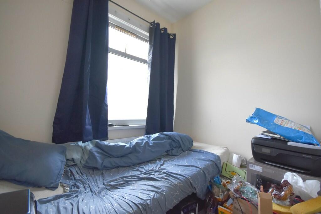 Bedroom 2-min