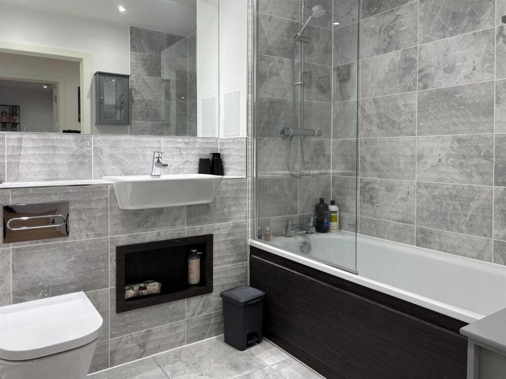 1 Bedroom, New Building, E6 For Sale by Barrain Lo