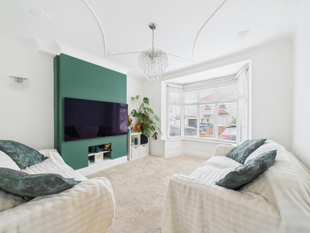 CAM02195G0-PR0093-STILL005