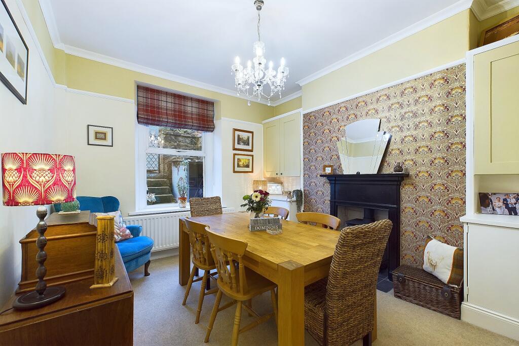 CAM04201G0-PR0052-STILL014