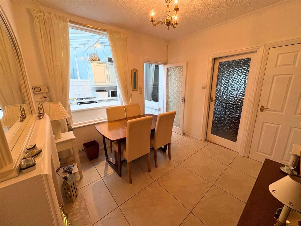 Dining Room b (edit).jpg
