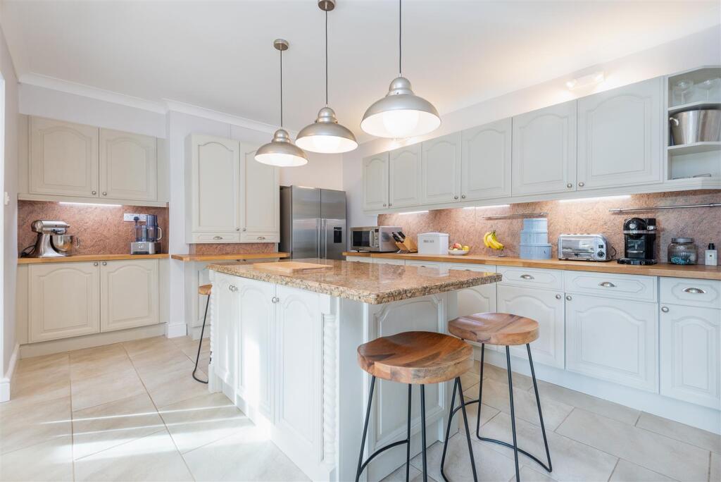 Kitchen 3.jpg