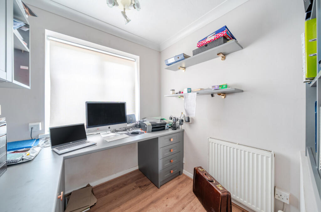 1348934-15-68b9ab...