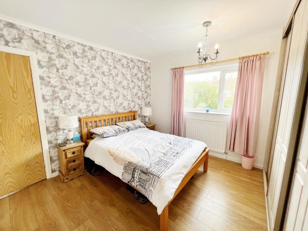 Bedroom 2 pic 2.jpg