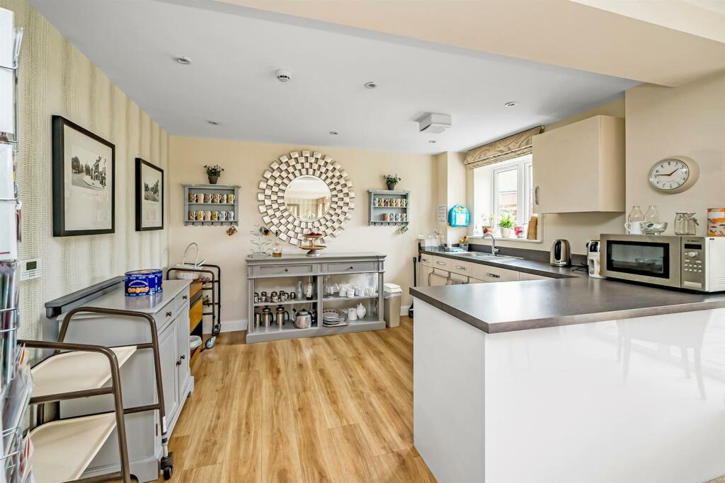 13-0660JPH-2 Blyton House Bourne End-34-medium.jpg