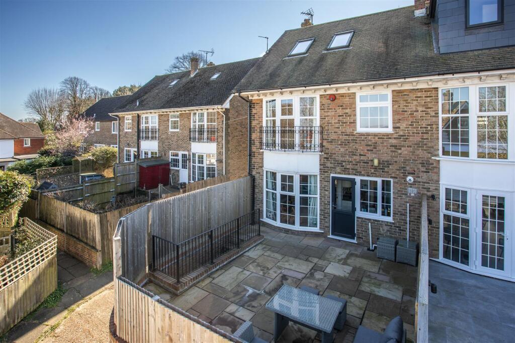 2 Sackville Close42.jpg