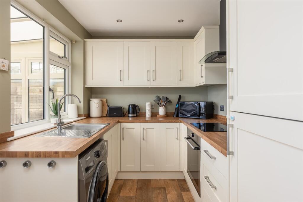 Maudon Avenue 21 Kitchen-2.jpg