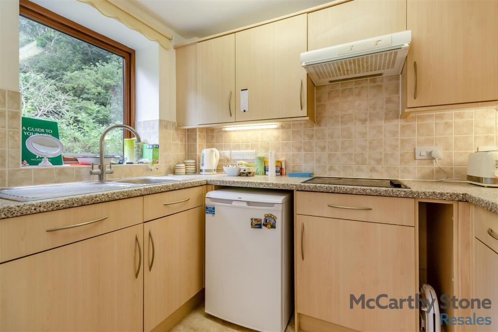 8664096-interior13.jpg